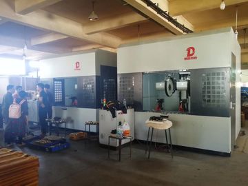 kopen Volledige Automatische Metaal20m/min CNC Oppoetsende Machine met Robotachtig Systeem online vervaardiging