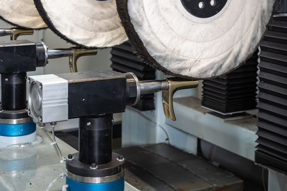 kopen Programmeerbare CNC van het Polijstenwiel Oppoetsende Machine voor Oppervlakte het Eindigen online vervaardiging