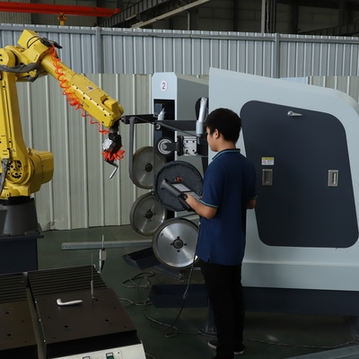 Volledig geautomatiseerde slijp- en polijstrobot, geïntegreerd robotarm-afschermingssysteem voor het verwerken van metalen onderdelen