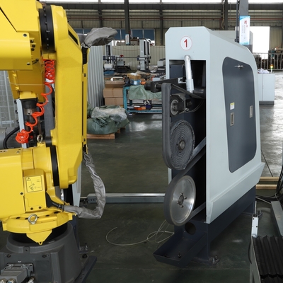 Automatische gietmachine voor het slijpen van metaal Poliesmachine voor het polijsten van motorrijtuigen Doorkap Debrurring Spiegelfabriek