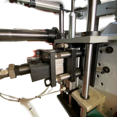 Van de de Verkoop Industriële Fabriek van DZ Hete het Zandkern die Machine voor Metaaltapkraan schieten met Transportband