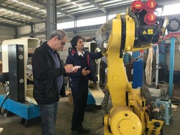 De schuurmachine van de robotriem wordt hoofdzakelijk gebruikt voor het oppoetsen en het oppoetsen in de hardwareindustrie