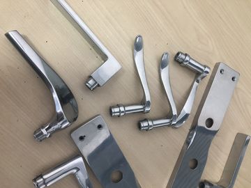 Industriële poetsmachine: CNC-poetsmachine voor het slijpen van metalen oppervlakken voor roestvrijstalen handvat