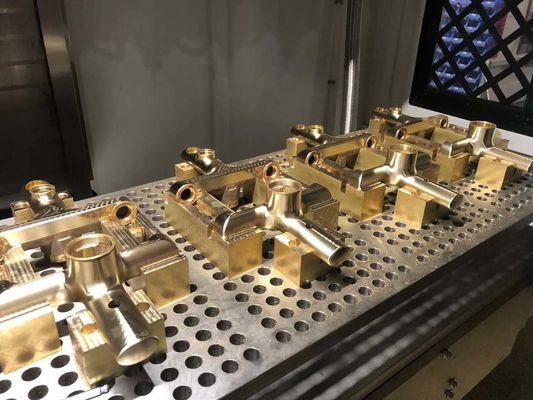 Kraan Automatische polijstmachine met 6-assige roterende systemen en vier stations