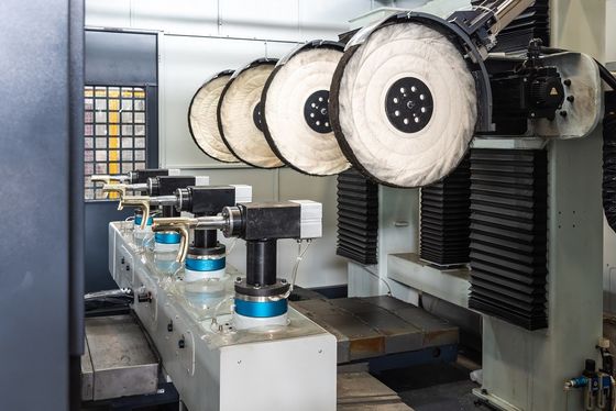 3 Oppoetsende Machine van de asplc Gecontroleerde Tapkraan voor het Handvat van Casted van de Zinkmatrijs