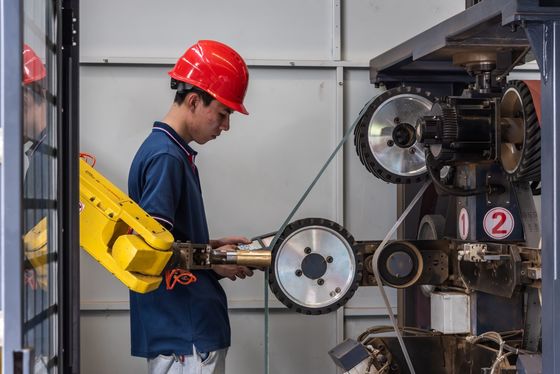 Robotachtige CNC van de Oppervlakteriem Oppoetsende Machine met Robotachtig Loodgieterswerkhandvat